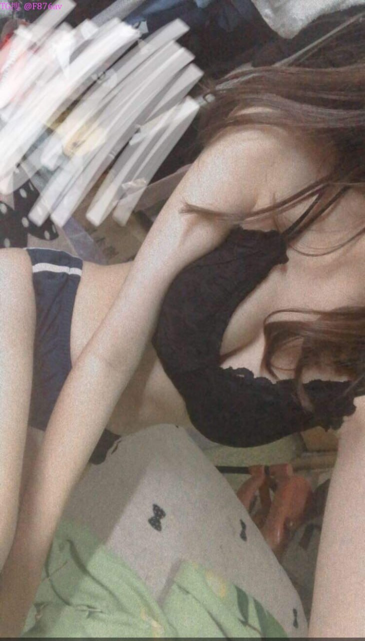 Cô bạn thân cho làm gì tùy thích miễn là làm bài tập cho cô ấy